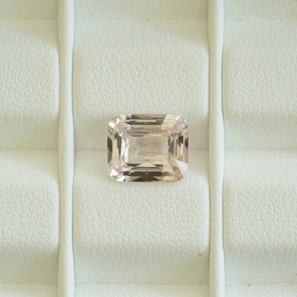 Natural Peach Sapphire - 3.61 ct