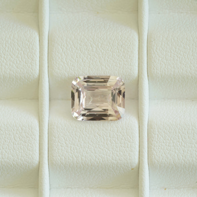 Natural Peach Sapphire - 3.61 ct