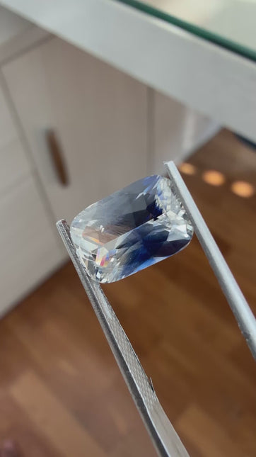Natural Bi-Color Sapphire - 5.01 ct