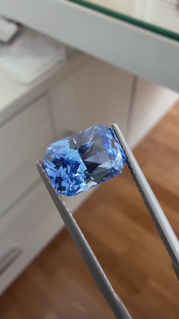 Ceylon Blue Sapphire - 5.65 ct